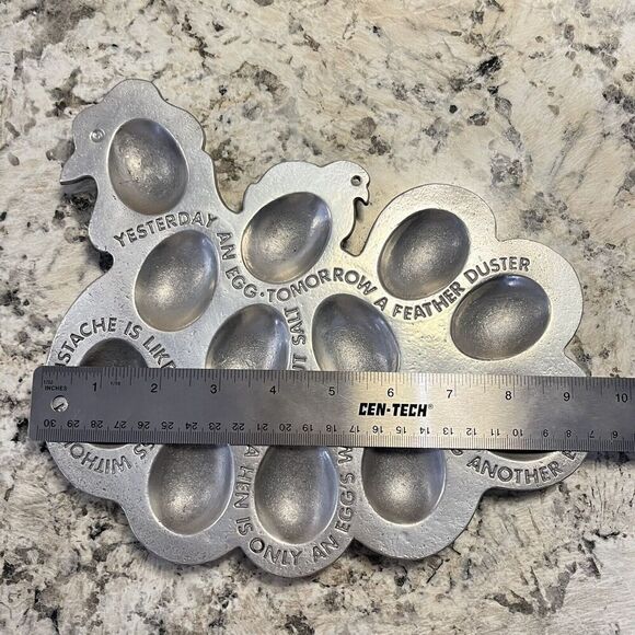 Vintage 1976 Chicken-Shaped Egg Holder - Picture 10 of 11